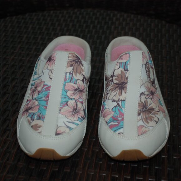 NWOT Easy Spirit Spring Print Clogs/Mules - Picture 2 of 5